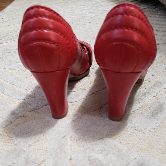 Chloe Red Leather Block Heel Pumps - Picture 3 of 7